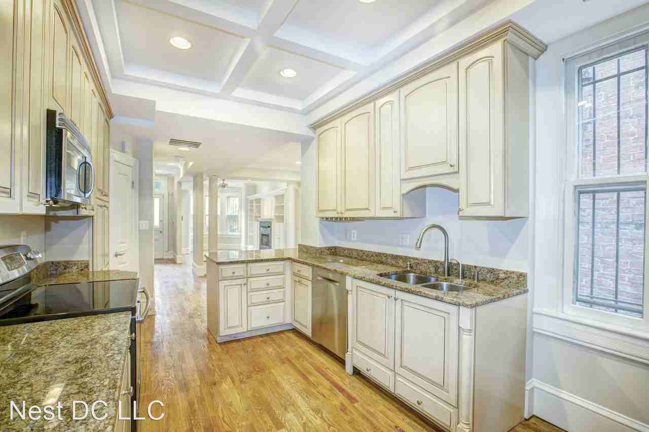 633 C ST NE - Photo 2 of 25