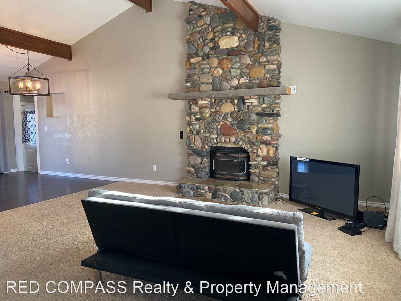 2844 Newport Cir - Photo 2 of 19