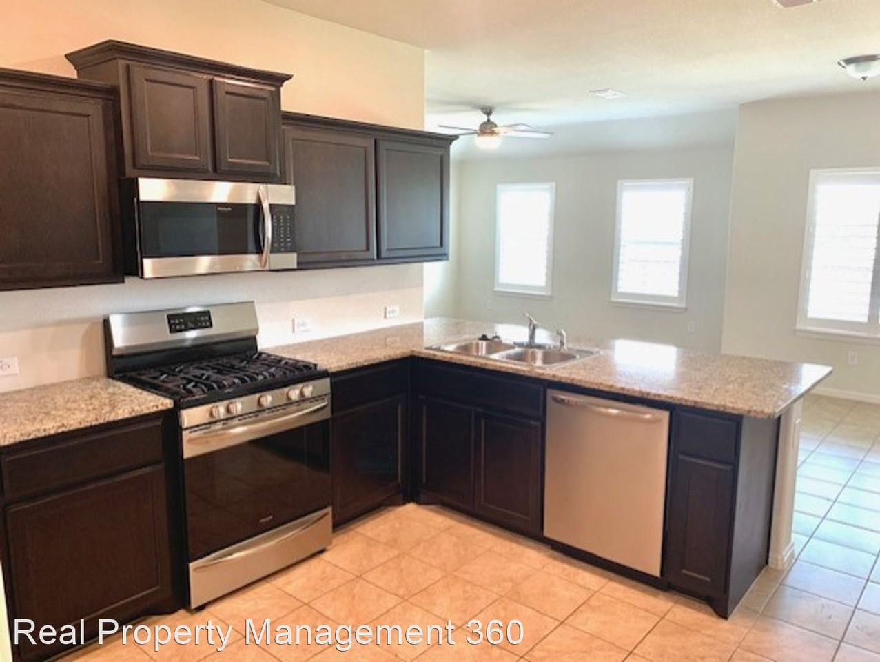 10037 Huntersville Trl - Photo 3 of 11