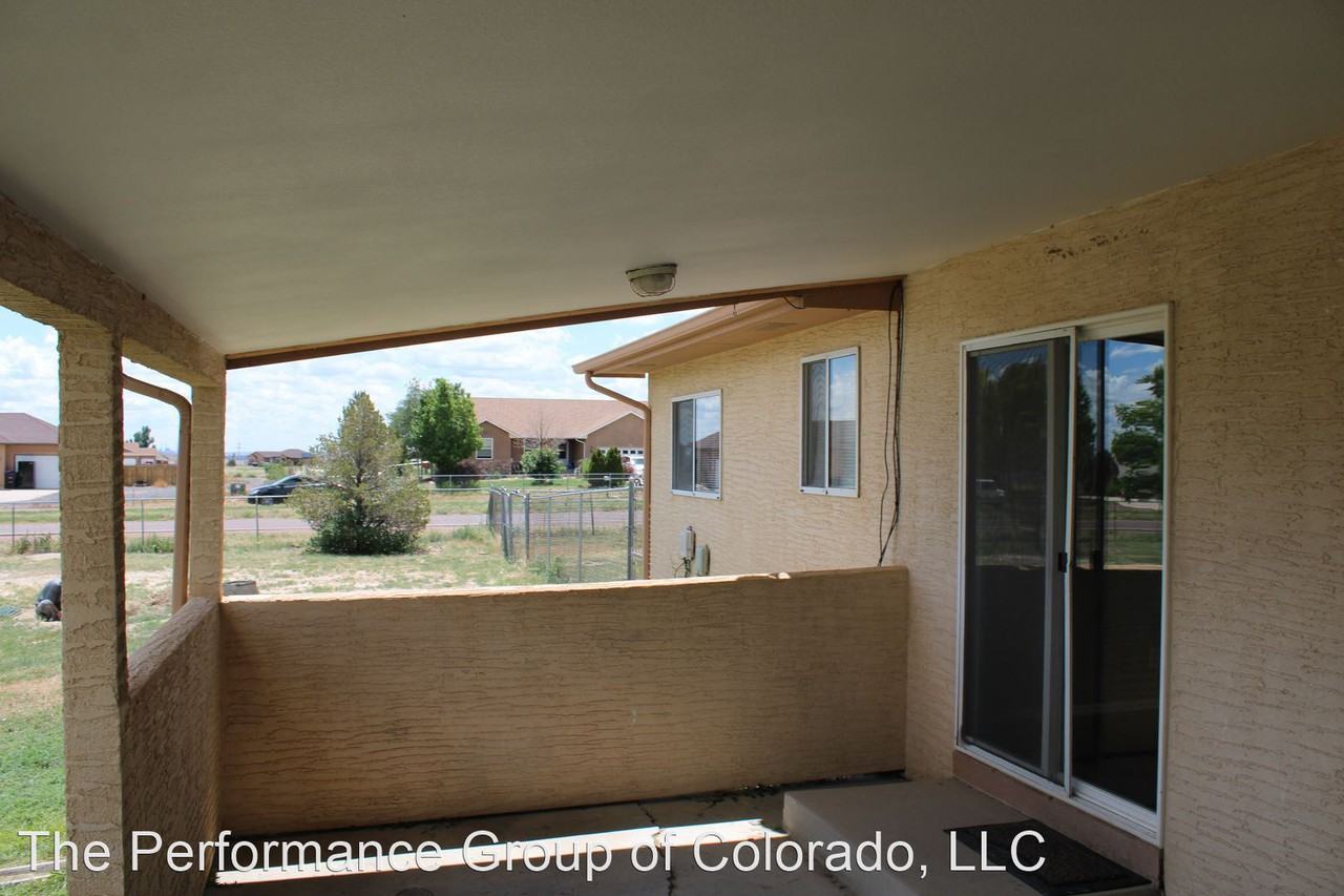 582 S LaPorte Dr - Photo 3 of 10