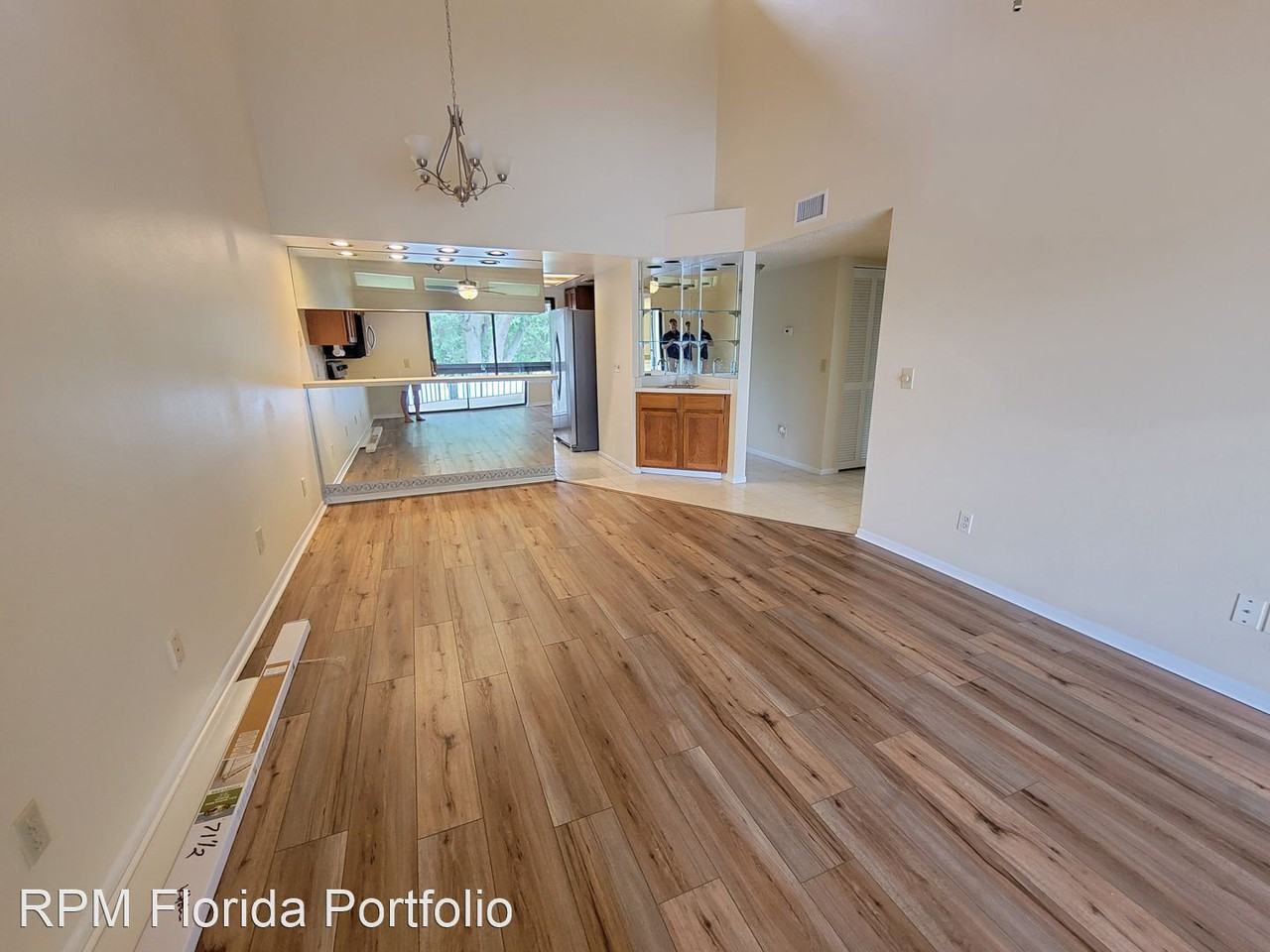 220 Woodlake Wynde - Photo 3 of 14