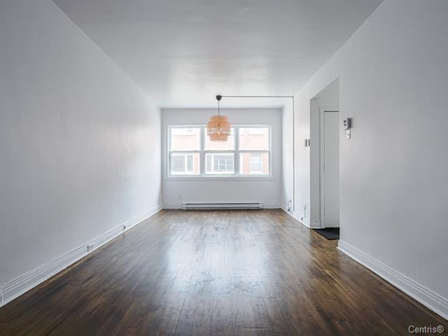 991 Av Rockland - Photo 2 of 8