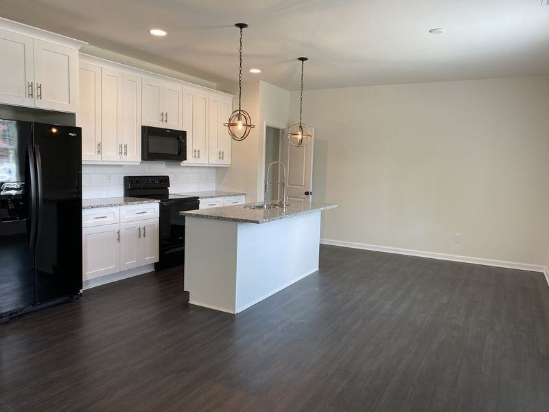 406 Lakewood Ave - Photo 3 of 23