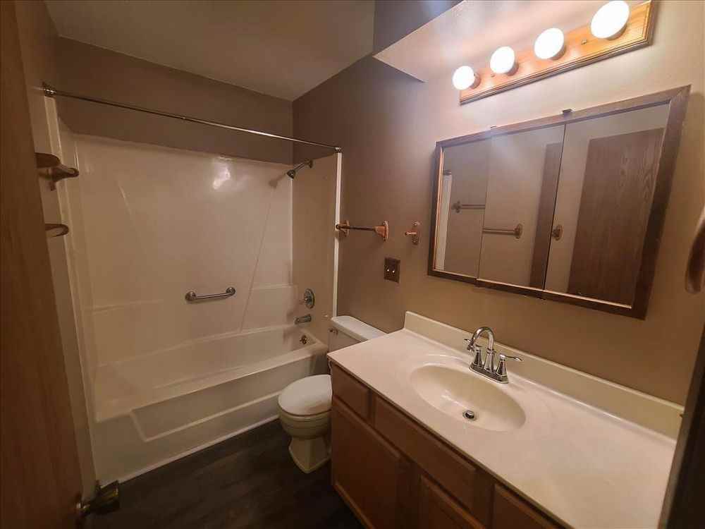 1229 1229 McCormick Des Moines, Ia 50316 - Photo 3 of 9