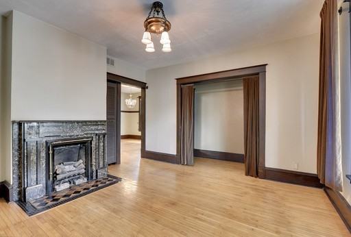 1117 N Washington Ave - Photo 2 of 10