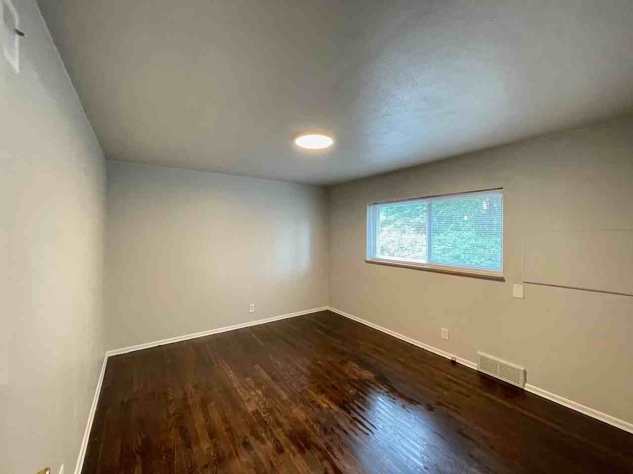 Hallmark Apartments - Photo 3 of 4