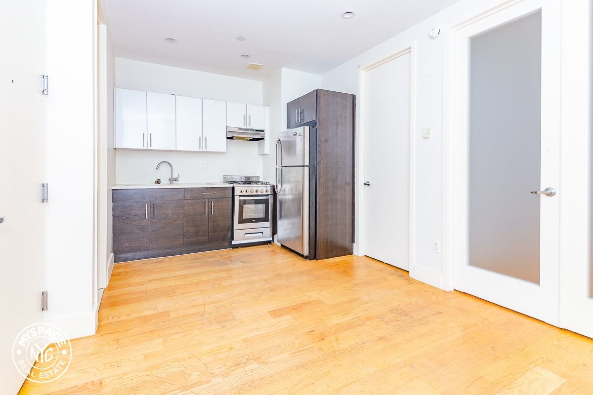 828 Saint Johns Pl #8V