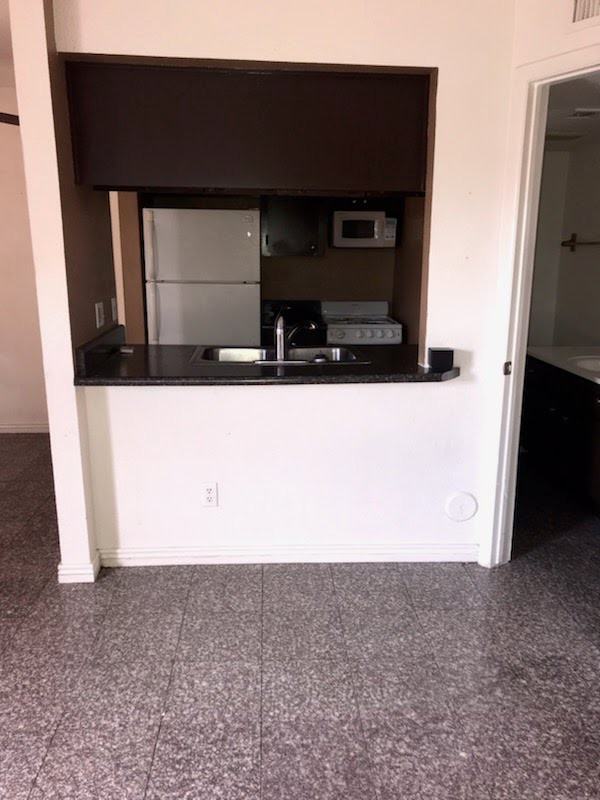 6302 N 64th Dr #1 - Photo 4 of 7