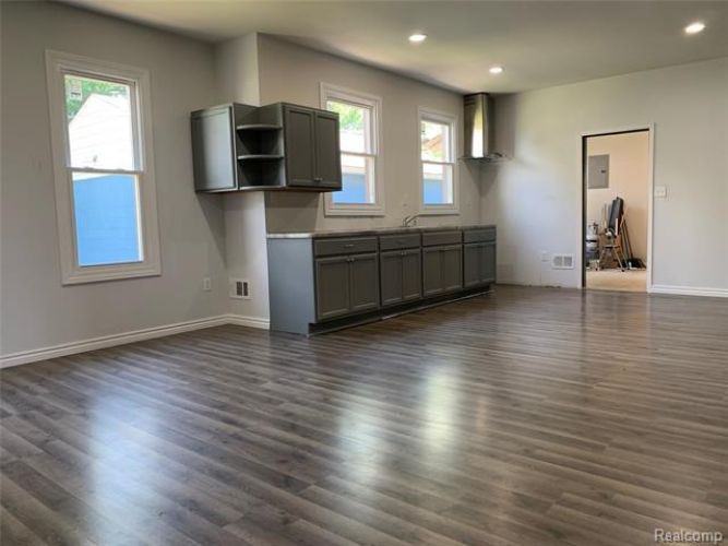 1523 24th St - Photo 3 of 5