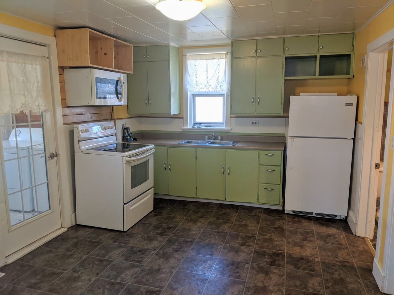 1616 102 Ave #1616 - Photo 3 of 7