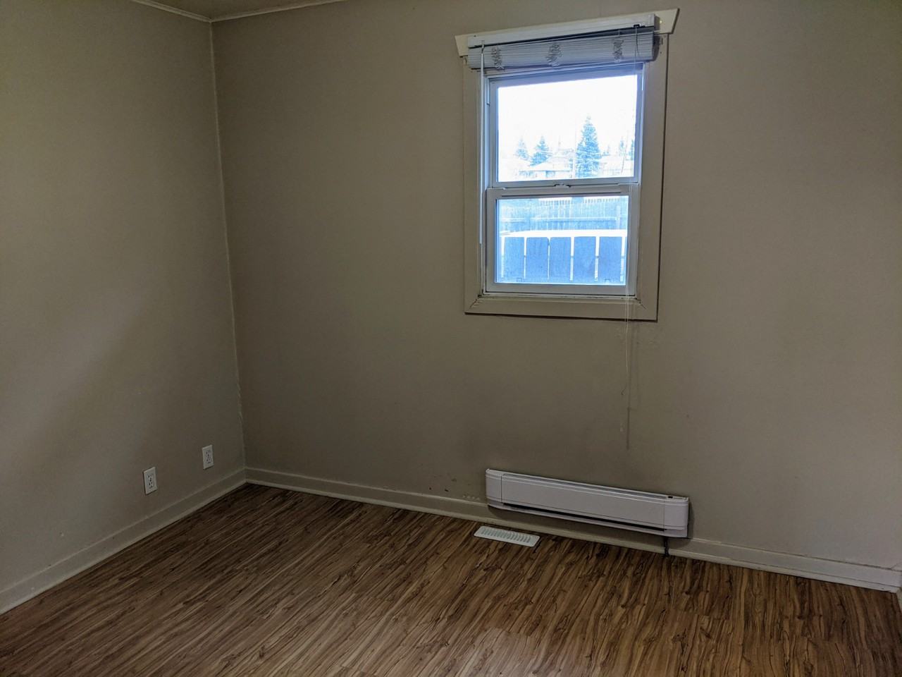 9629 15 St #2 - Photo 4 of 8