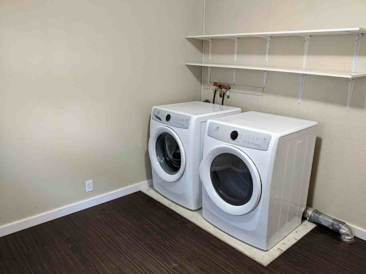 9629 15 St #2 - Photo 7 of 8