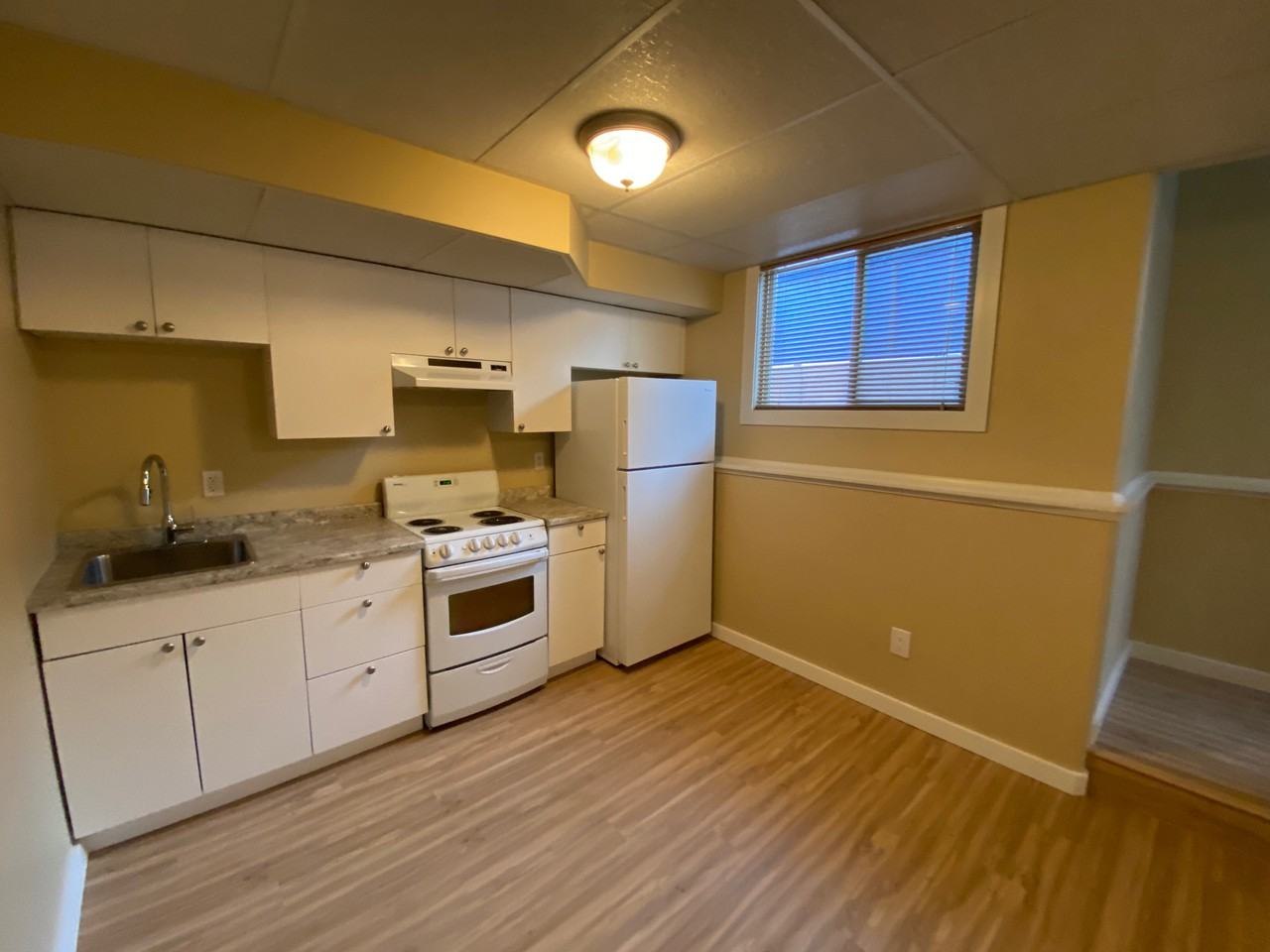 10205 17 St #104LOWER - Photo 2 of 6