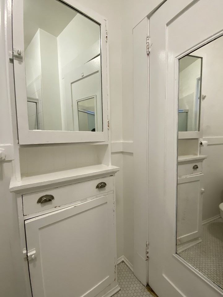 1009 B St - Photo 2 of 6