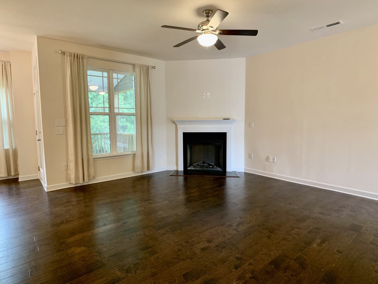 264 Wembley Dr - Photo 2 of 32