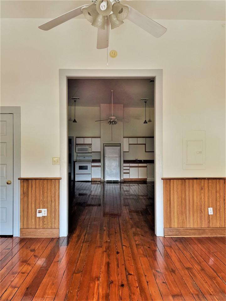 224 Paradise Ln - Photo 2 of 11