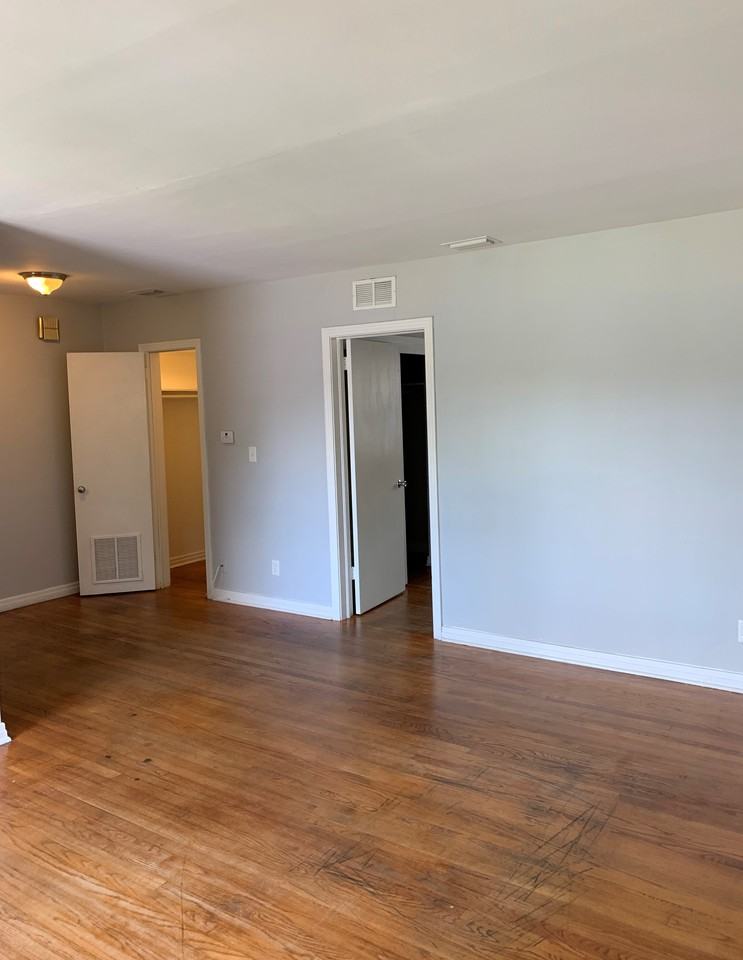 1466 Palm Ave - Photo 3 of 17