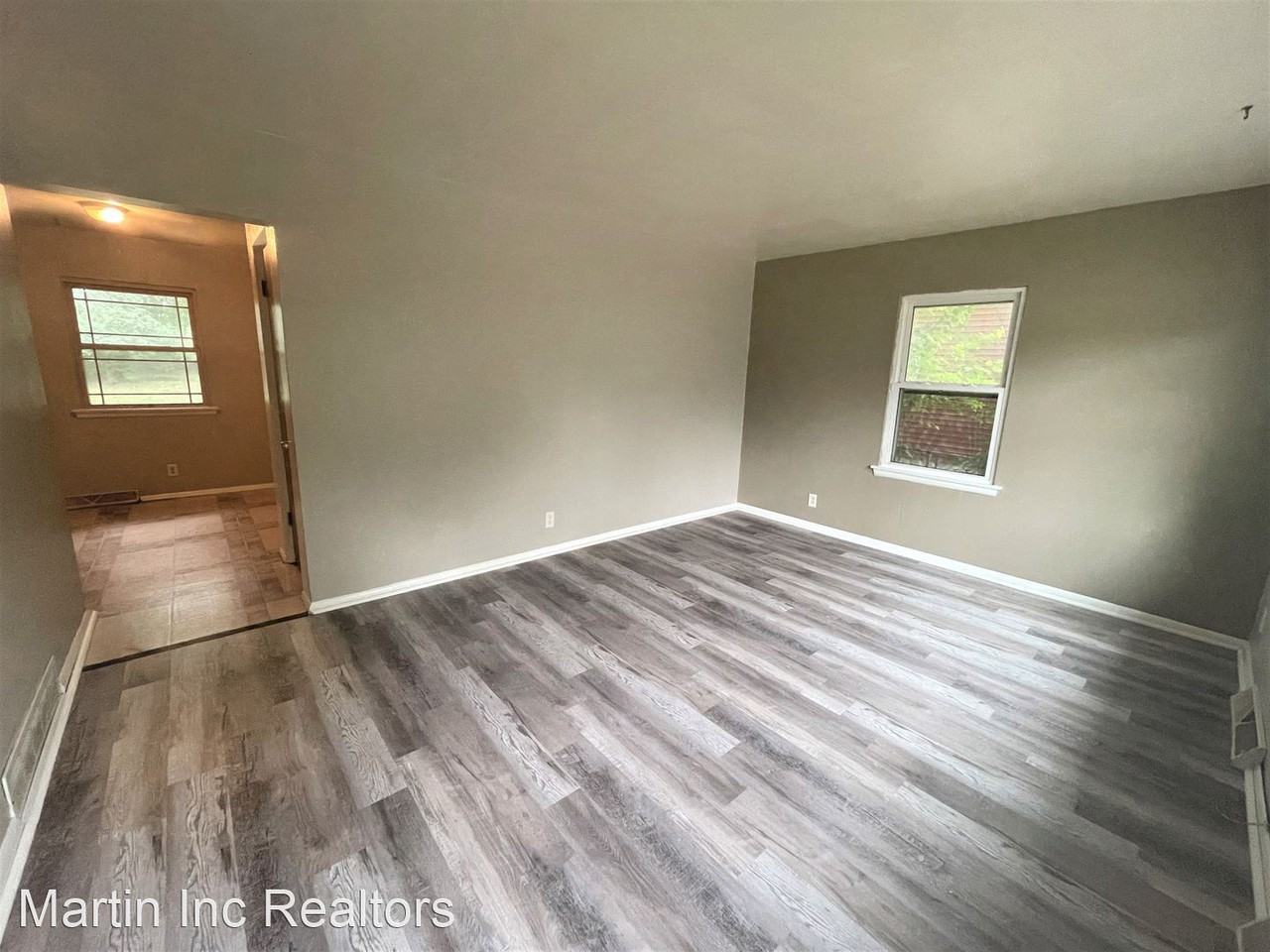 426 Ricker St - Photo 2 of 13