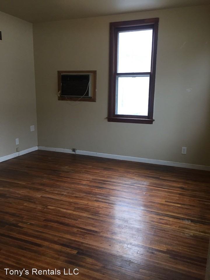 1026 Fulton St - Photo 3 of 12