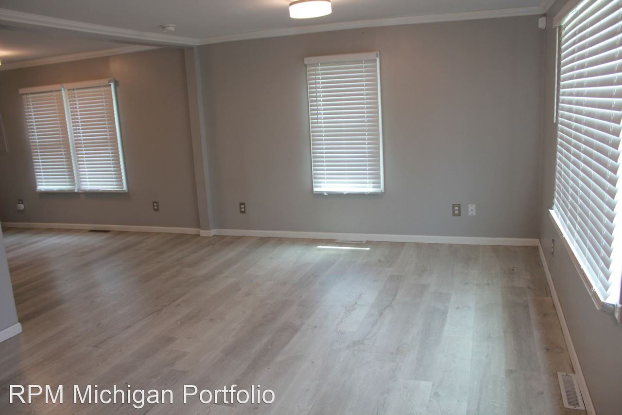 1527 Reeder Ave - Photo 3 of 15