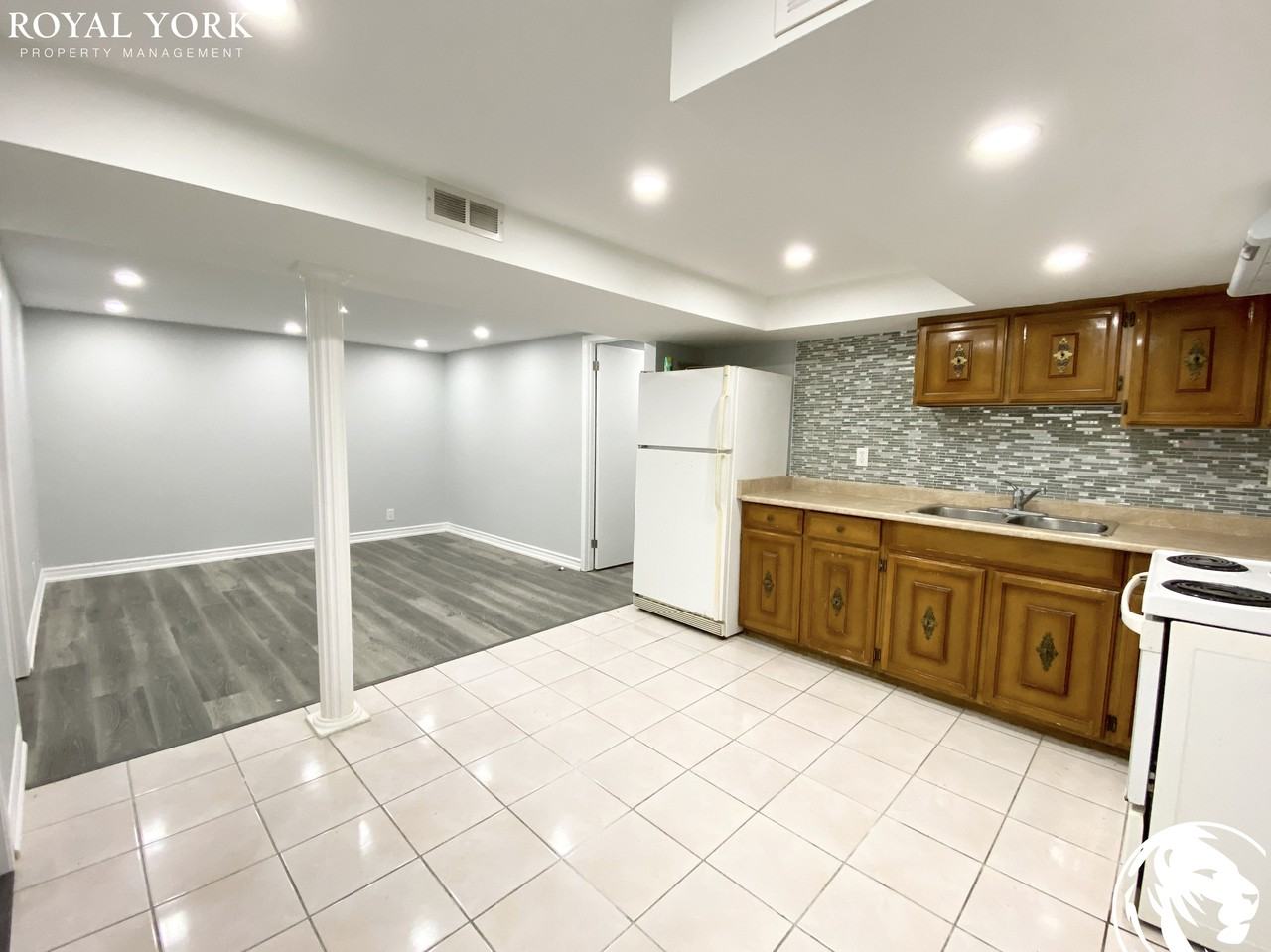 31 Hoseyhill Cres #2 - Photo 2 of 18