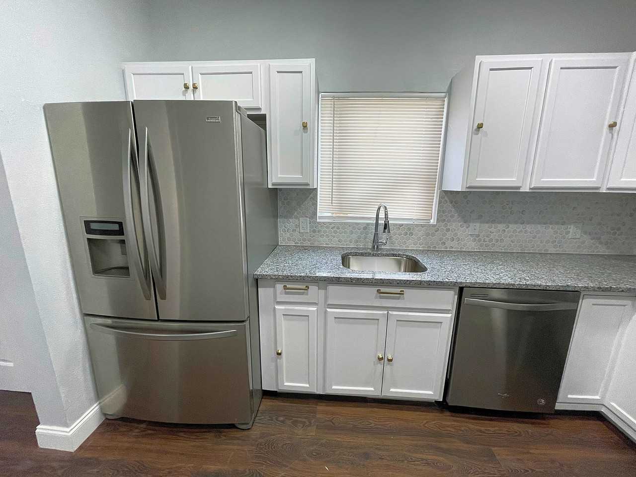 2701 E Columbus Dr - Photo 2 of 10