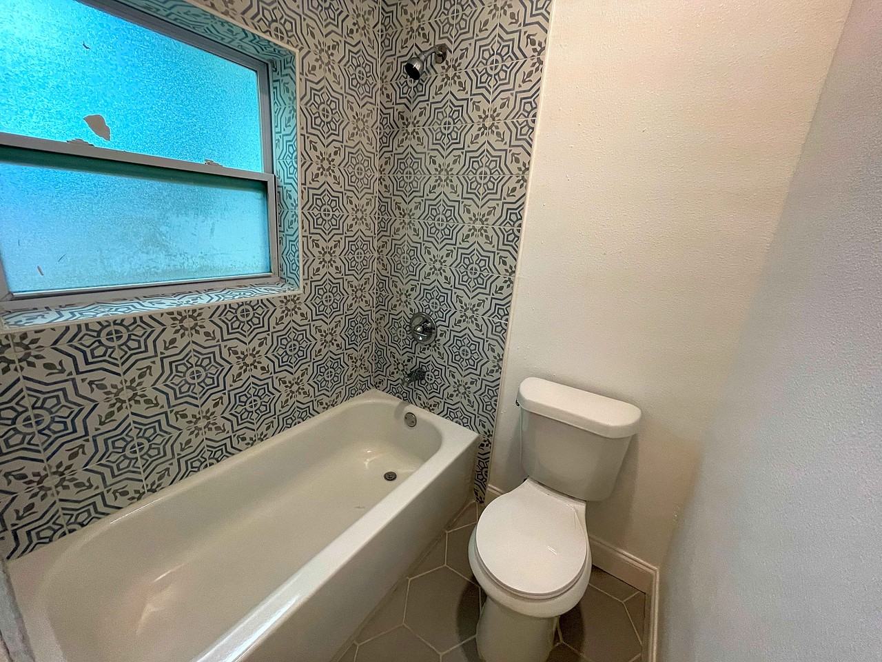 2701 E Columbus Dr - Photo 3 of 10