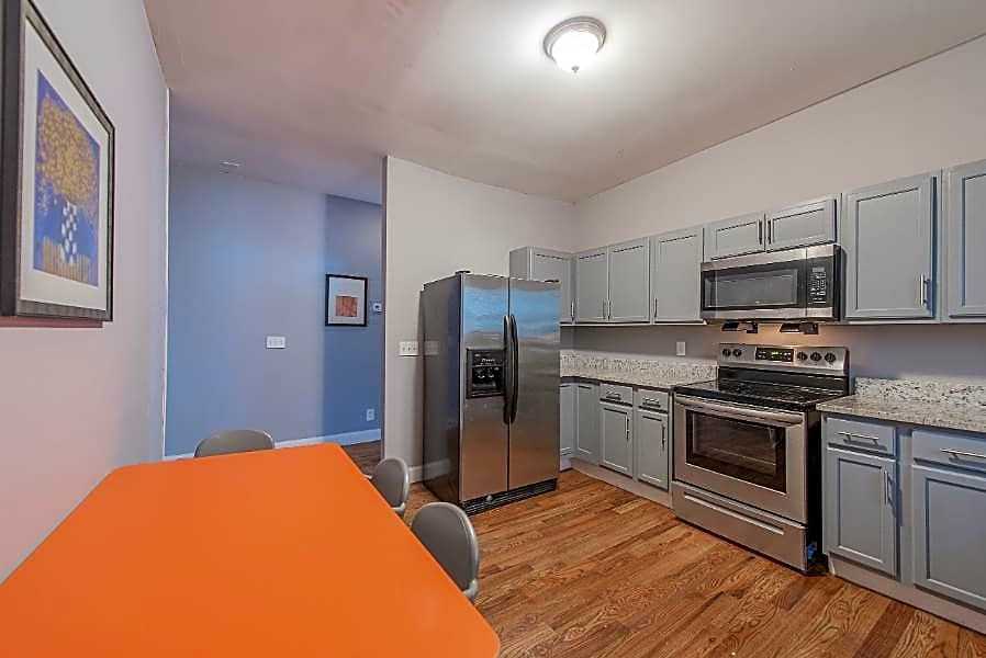 Room for Rent -  a 10 minute walk from Ashby Trans - Photo 3 of 4