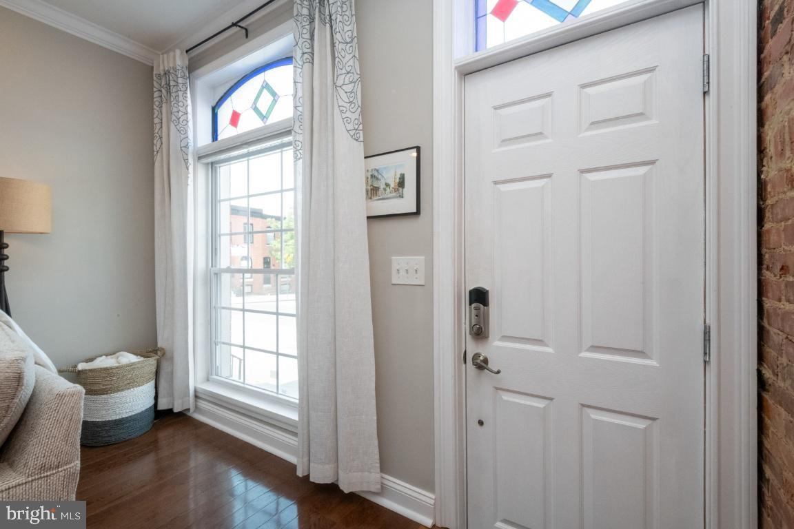 747 S Curley St - Photo 2 of 30