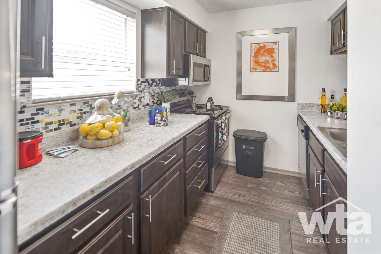 9500 DESSAU RD - Photo 3 of 20