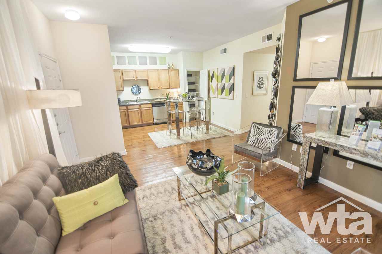 625 E STASSNEY LN - Photo 3 of 25