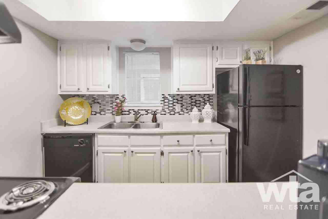 1901 E ANDERSON LN - Photo 2 of 20