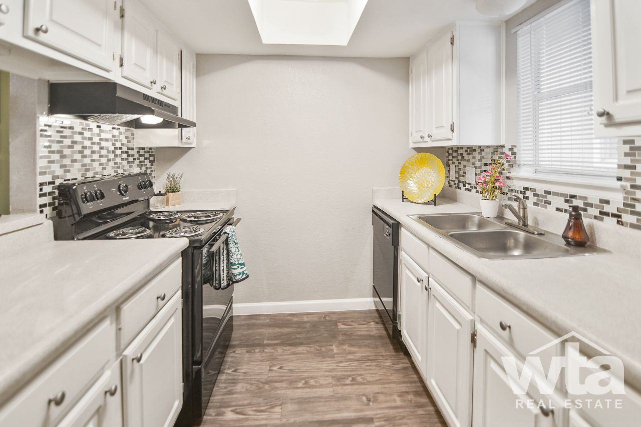 1901 E ANDERSON LN - Photo 3 of 20