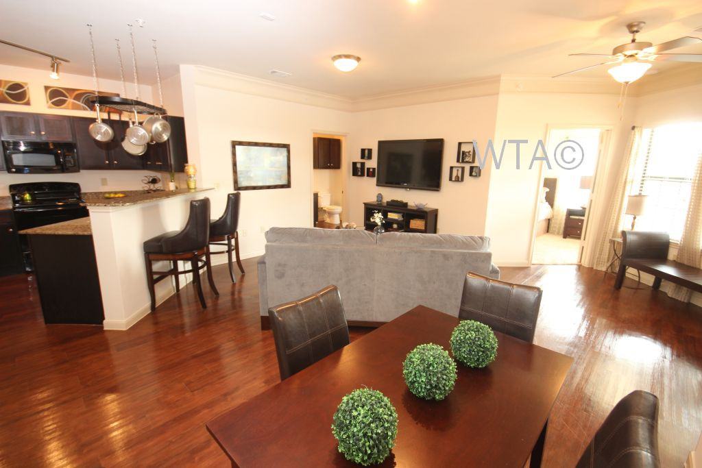 7838 HUEBNER RD - Photo 2 of 26