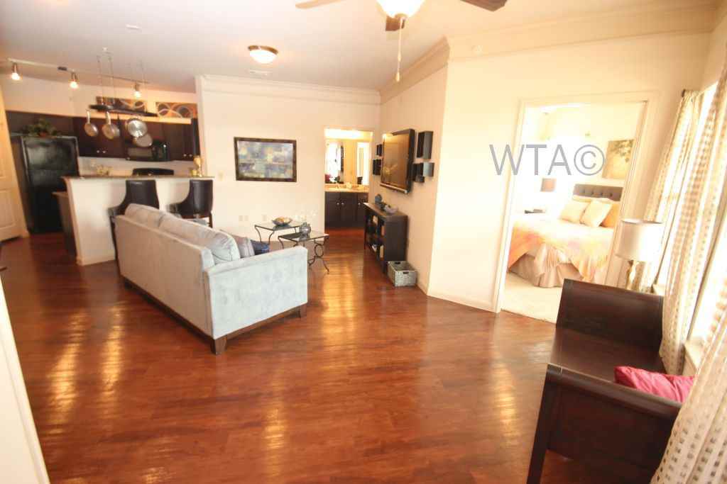 7838 HUEBNER RD - Photo 3 of 26