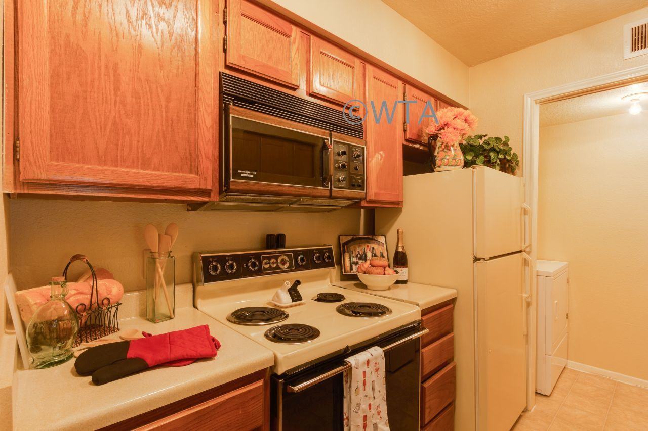 16550 HENDERSON PASS - Photo 2 of 16