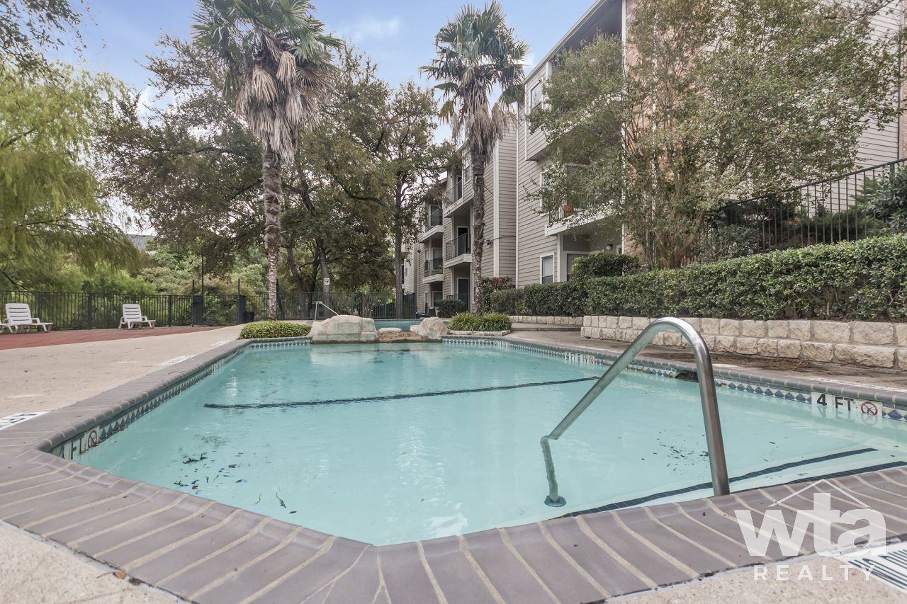 2425 CROMWELL CIR - Photo 2 of 14