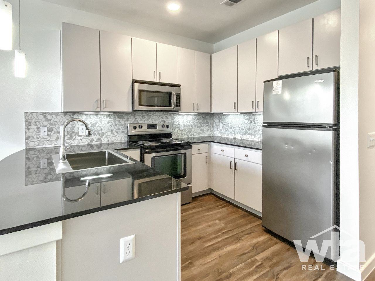 127 E RIVERSIDE DR - Photo 2 of 13