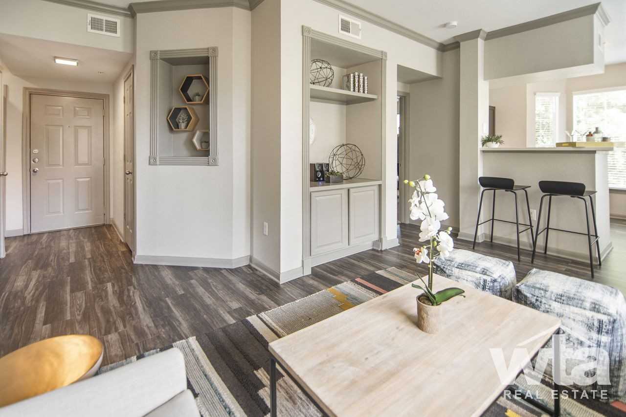 500 E STASSNEY LN - Photo 2 of 26