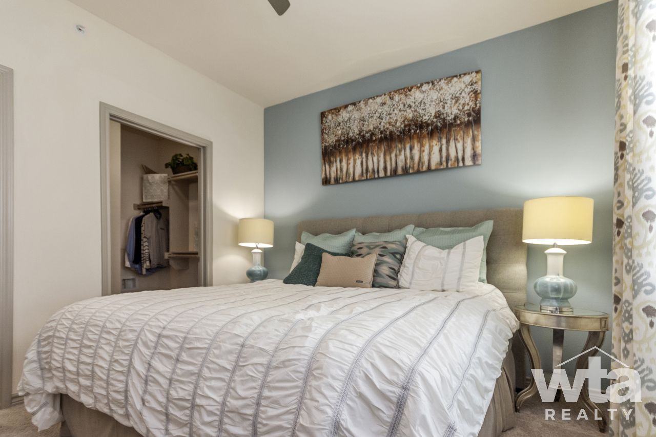 13201 LEGENDARY DR - Photo 2 of 30