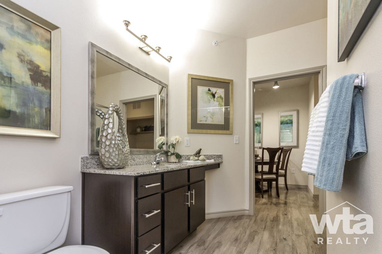 13201 LEGENDARY DR - Photo 3 of 30