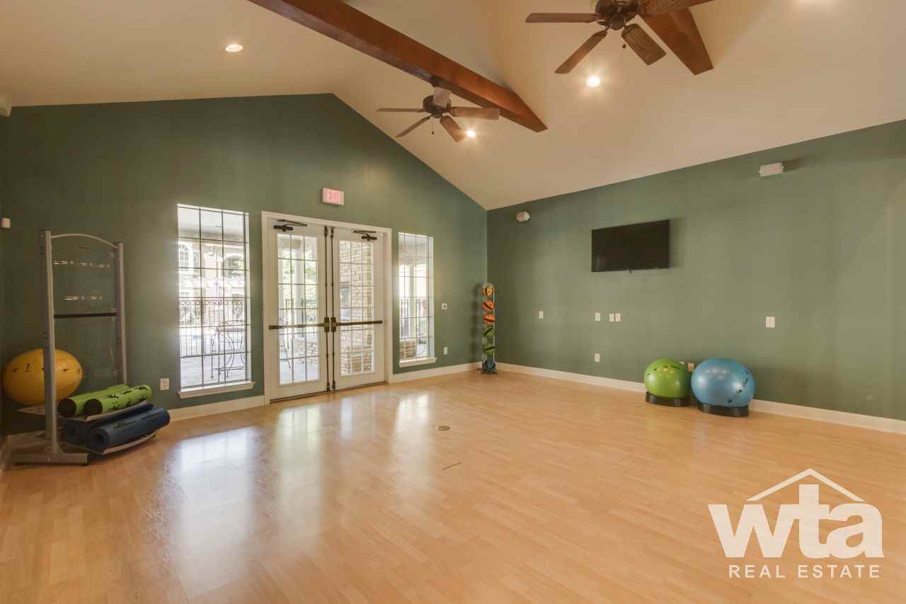 1011 WONDER WORLD DR - Photo 3 of 31