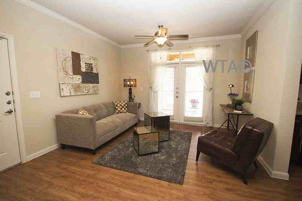 1811 MEDICAL PKWY - Photo 3 of 25