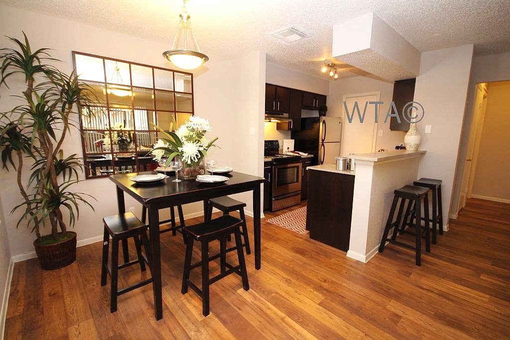 6061 DE ZAVALA RD. - Photo 3 of 20