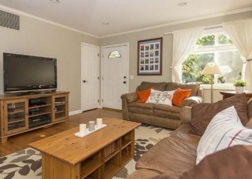 4682 Sussex St - Photo 3 of 11