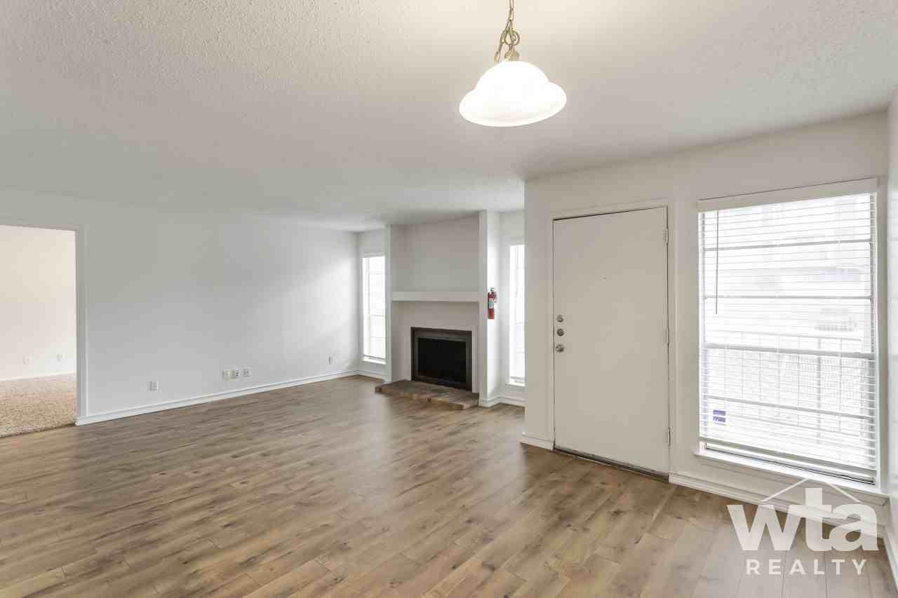 8602 CINNAMON CREEK DR - Photo 2 of 22