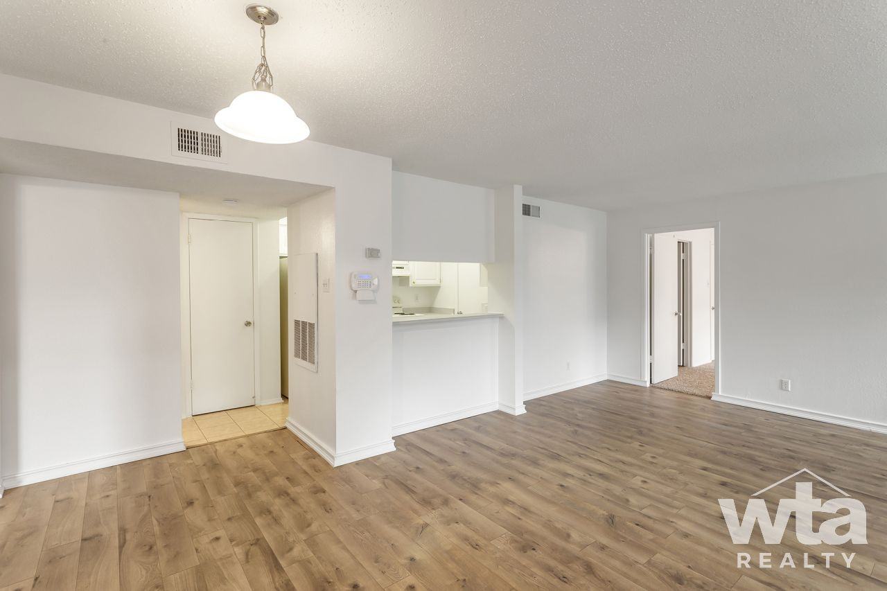 8602 CINNAMON CREEK DR - Photo 3 of 22