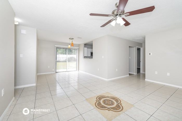 975 Derbyshire Dr - Photo 3 of 15