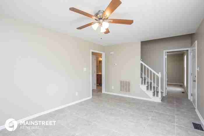 1001 Hornbuckle Ct - Photo 3 of 15