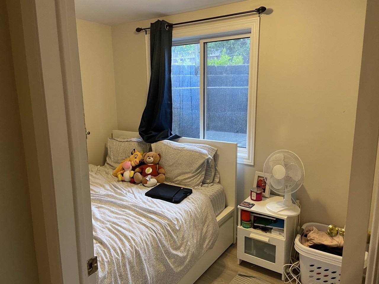 584 Lisgar St - Photo 3 of 11